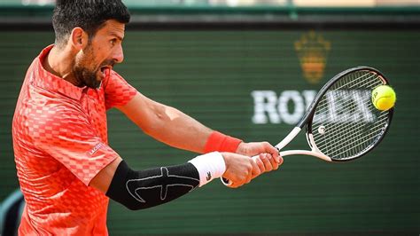 Novak Djokovic rompe su silencio y admite que su codo derecho no está