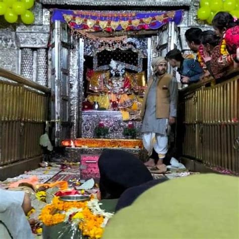 श्री बांके बिहारी मंदिर में कुछ इस तरह मनाई गई मकर संक्रांति देखें