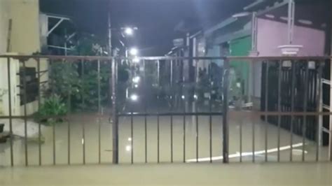 Banjir Di Perumahan Puri Nirwana Bekasi Berangsur Surut