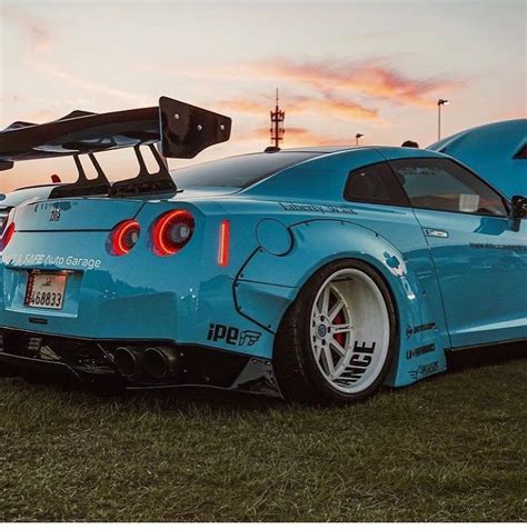 Liberty Walk R35 GT-R – JDM Emirates