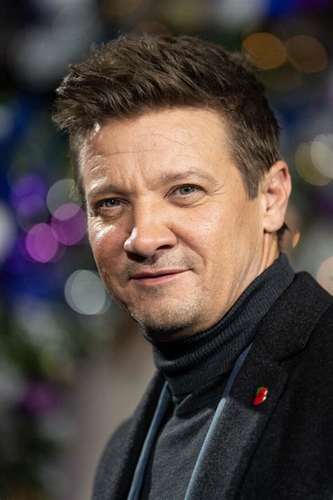 Jeremy Renner Dans Un état Critique Après Un Accident Suite Au Blizzard Du Siècle Le