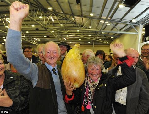 Pensioner Peter Glazebrook Grows World S Biggest Ever Onion Daily