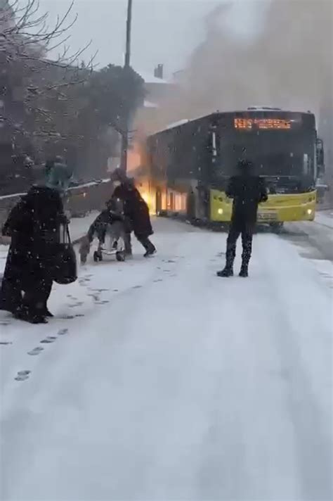 İstanbulda korku dolu anlar Kayan İETT otobüsü elektrik panosuna