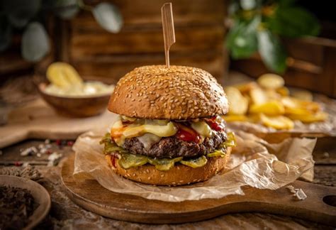 Deliciosas Hamburguesas A La Parrilla Concepto De Comida R Pida Y