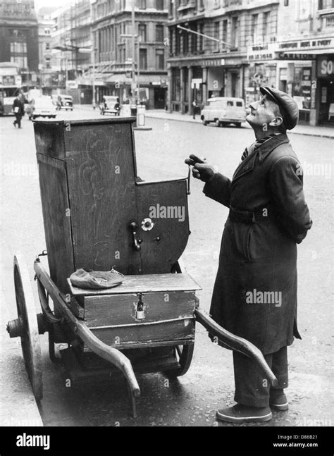 Barrel Organ Grinder Hi Res Stock Photography And Images Alamy