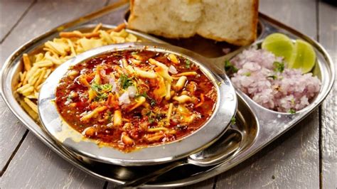 Misal Pav Recipe : How to Make Maharashtrian Style Misal Pav at Home ...