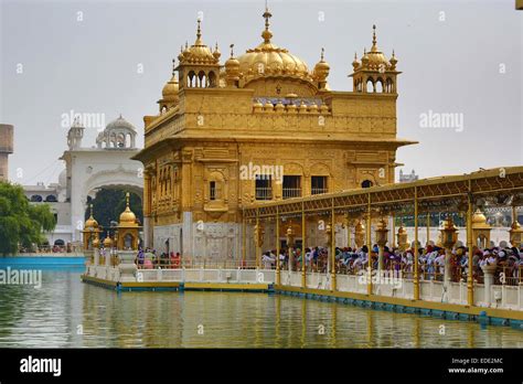 Golden Temple Amritsar Hi Res Stock Photography And Images Alamy