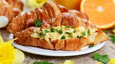 Croissants Rellenos De Huevo Dale Un Toque Interesante A Tu Desayuno