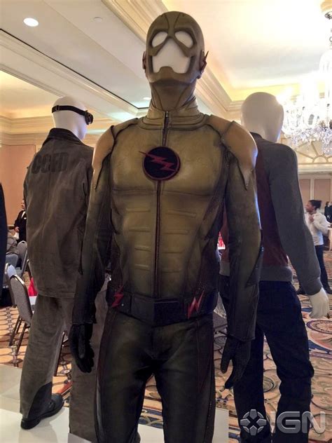 [Spoiler] Costumes to be used on the Flash on display : r/FlashTV