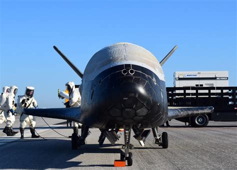 X-37B Orbital Test Vehicle-4 Lands - SpaceRef