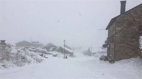 La Nieve Obliga A Usar Cadenas En Varias Carreteras De La Red Secundaria