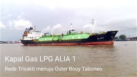 Manuver Kapal LPG ALIA 1 Di Alur Sungai Barito YouTube