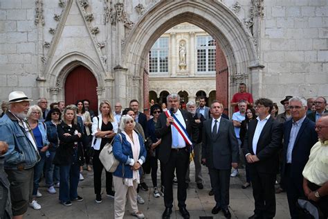 Rassemblements en soutien au maire de LHaÿ les Roses Cest