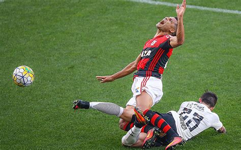 Flamengo consegue vitória na Justiça contra ex camisa 10 do clube