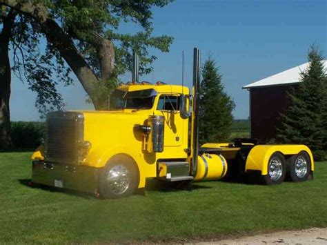 Peterbilt 359 1984 Daycab Semi Trucks