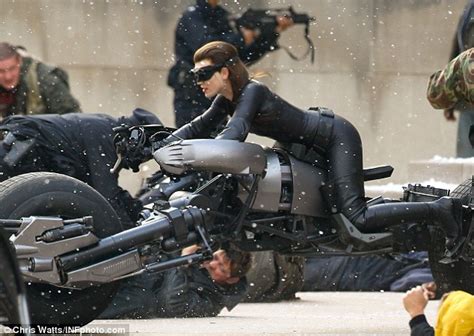 First Official Picture Of Anne Hathaway As Catwoman In The Dark Knight