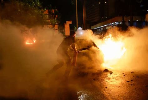 Bolsonaristas Tentam Invadir Sede Da Pf E Queimam Carros Em Bras Lia