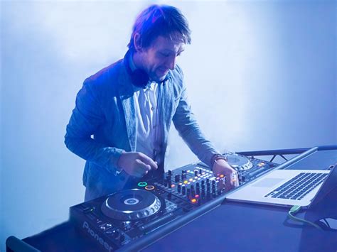 Choosing The Right Dj To Hire Alive Network