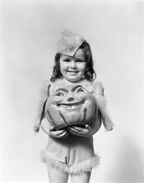 38 Vintage Halloween Decorations To Inspire Spooky Season