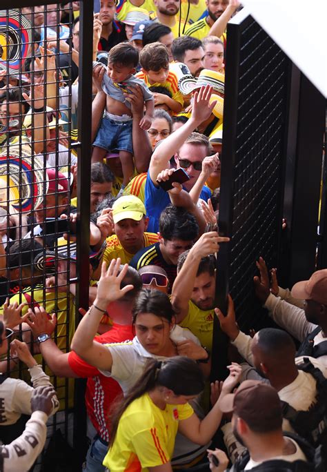 Se Roza La Tragedia En Los Accesos Al Estadio De La Final De La Copa