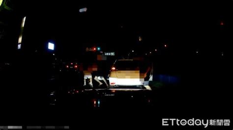 逼車糾紛他下車破窗 3男互毆扭打空車一路滑進工地！ Ettoday社會新聞 Ettoday新聞雲