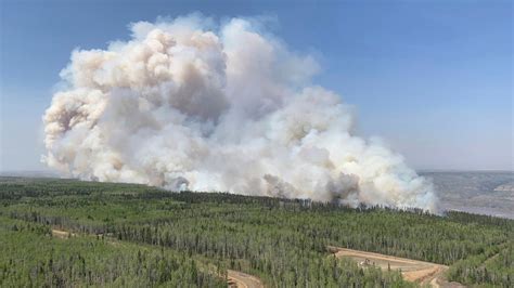 More Than 29 000 People Are Evacuated From Communities Throughout Alberta As Wildfires Rage In