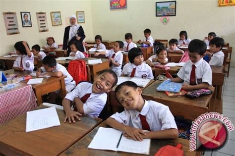 Disdik Seruyan Imbau Orang Tua Antar Anak Pada Hari Pertama Masuk