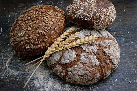 Raised to Life: The Living Bread - Tommy Bates Ministries