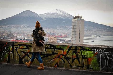 Napoli La Neve Sulla Cima Del Vesuvio La Repubblica