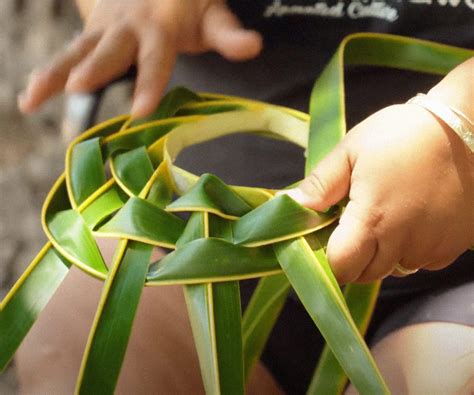 Coconut Weaving Class - Aloha Experts