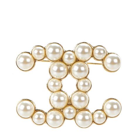 CHANEL Pearl CC Brooch Gold Pearly White 137386 FASHIONPHILE