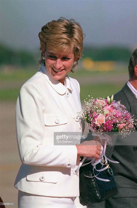 Princess diana arriving in buenos aires airport for her historic – Artofit