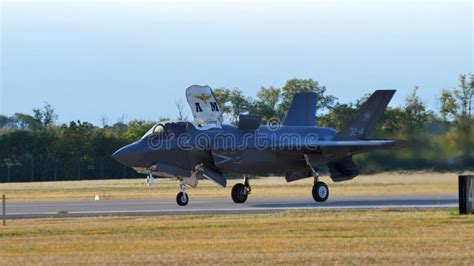 Lockheed Martin F B Lightning Ii Stealth Fighter Jet De La Fuerza