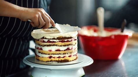 The Frosting Tip That Will Prevent Torn Cake Every Time