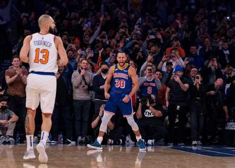 Steph Curry breaks Ray Allen's all-time NBA record for 3-pointers