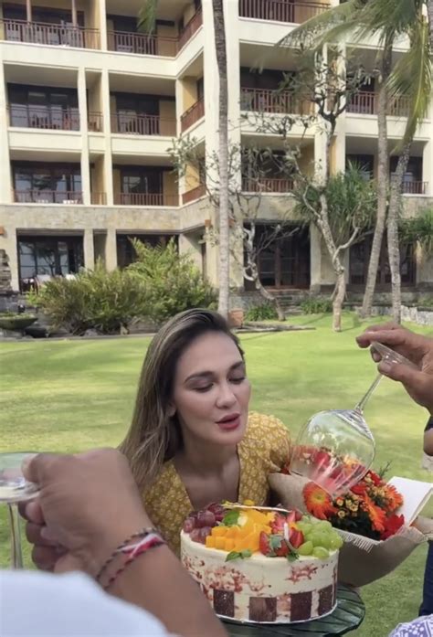 10 Momen Surprise Ulang Tahun Luna Maya Yang Ke 39