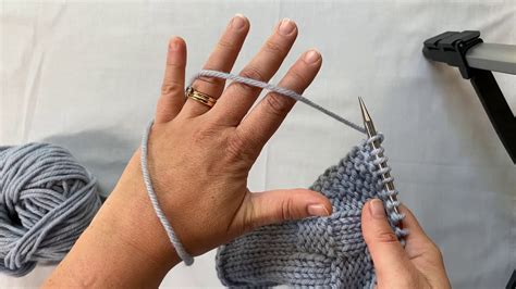 Continental Knitting How To Hold Your Yarn And Needles Youtube