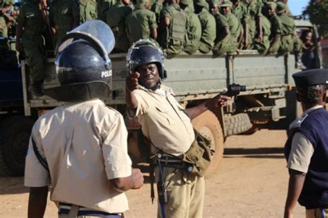 Paramilitary police, ZRA officers raid ‘Post’ manager’s flat | Zambian Eye