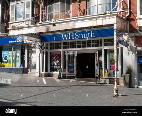 Whsmith Shop Fotografías E Imágenes De Alta Resolución Alamy