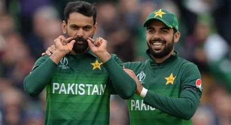 Hafeez Advocates For Reducing Bowling Pressure On Shadab Khan