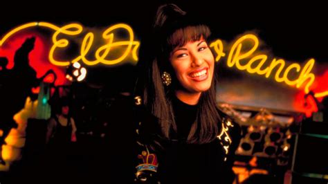 Forever 21 lanza colección de Selena Quintanilla Cromos