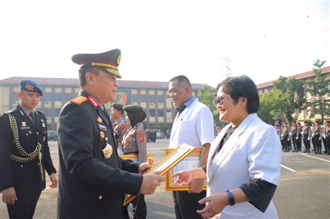 Kapolda Lampung Berikan Penghargaan Kepada Personil Dan Masyarakat