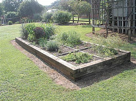 Henry Master Gardeners Refurbishing Nolan House Grounds Henry County