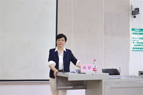 名师大讲堂 我校动画与传媒学院播音与主持艺术专业带头人周游教授开展讲座《打造你的声音名片》