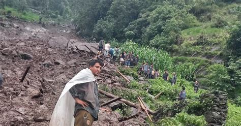 ताप्लेजुङमा पहिरोमा परी एकै परिवारका चारजनाको मृत्यु दुई घाइते