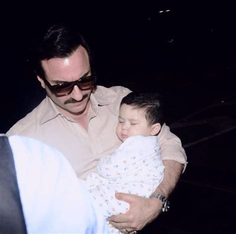 Saif Ali Khan Picture With His Son Taimur Ali Khan Photo Saif Ali Khan Picture With His Son