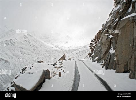 Snow Covered Khardungla Mountain Pass Road Khardung La Khardong La