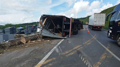 Rodovia Régis Bittencourt registra acidentes em Cajati e Miracatu