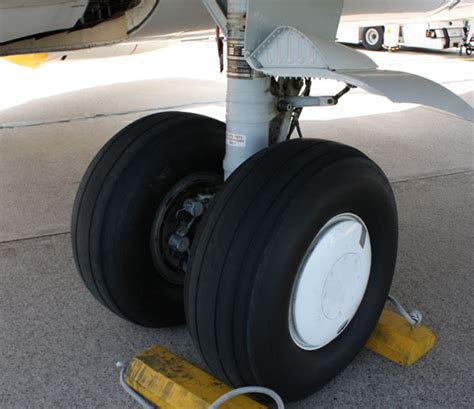 How Do An Airplanes Tires Help It Land Safely Lets Talk Science