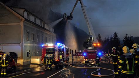 Flüchtlingsheim in Brand Großeinsatz